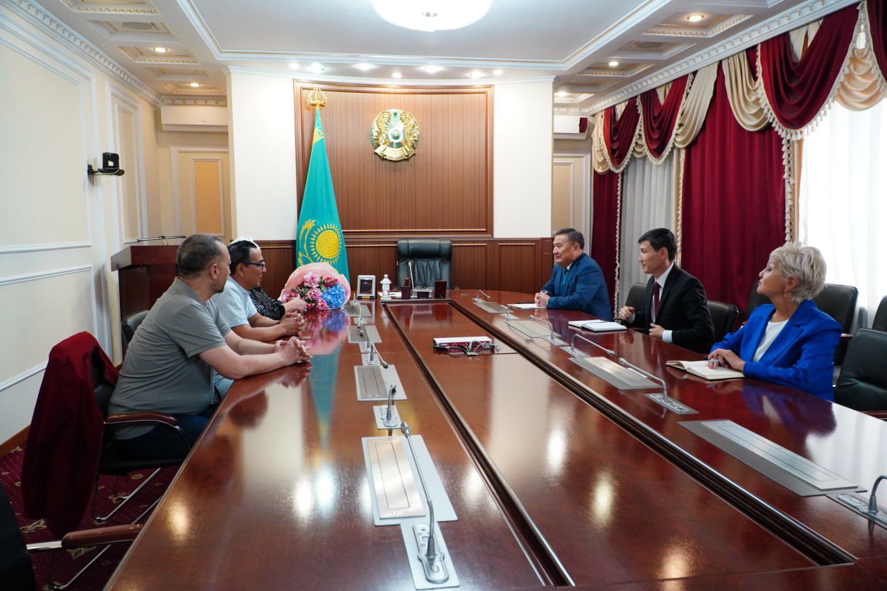 Ақмола облысының әкімі театр ұжымымен кездесті