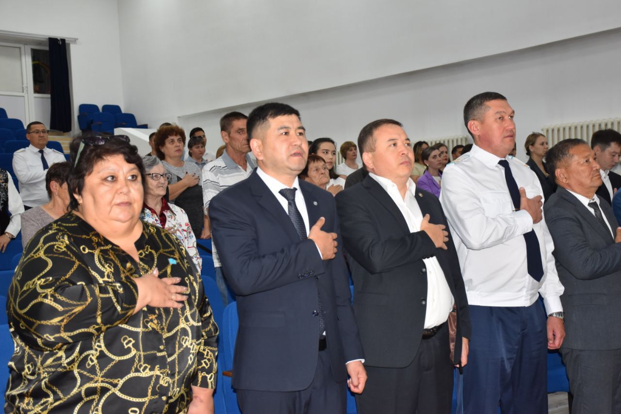 В честь Дня Конституции в Шортандинском районном Доме культуры прошло торжественное праздничное мероприятие.