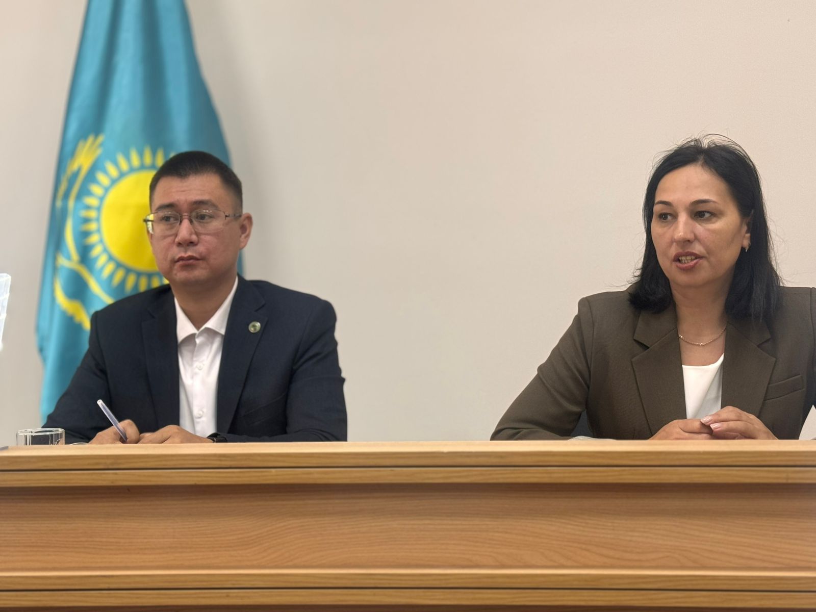 🔹5 сентября текущего года отделом анализа предоставления государственных услуг аппарата акима Акмолинской области в Жаркаинском районном акимате проведена техническая учеба на тему «О принимаемых мерах по повышению качества государственных услуг».