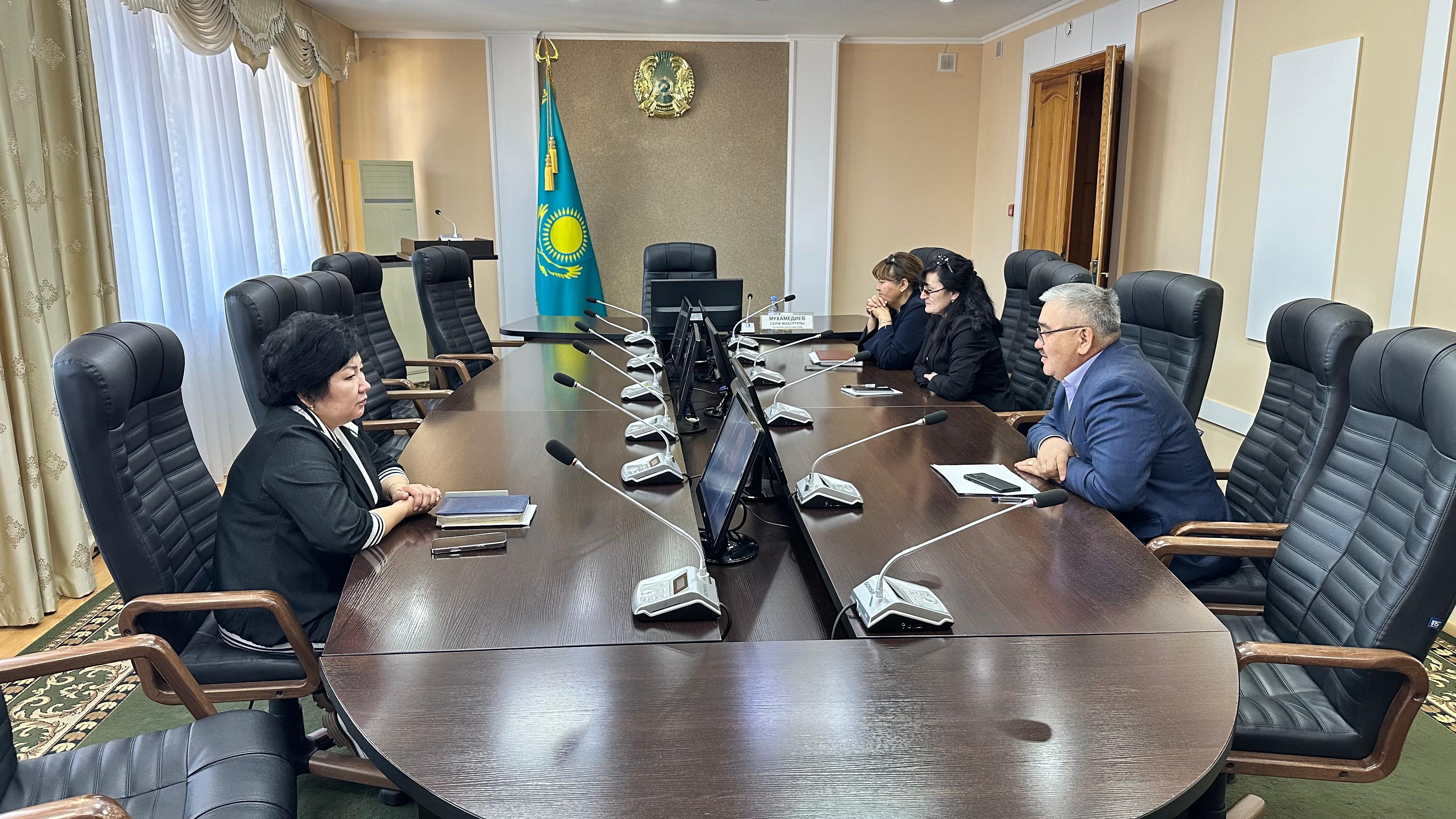 Бүгін Петропавл қаласы әкімдігінің қызметкерлері Қазақстан Республикасының Президенті Қасым-Жомарт Тоқаевтың халыққа арнаған жыл сайынғы Жолдауын тікелей эфирде тыңдады