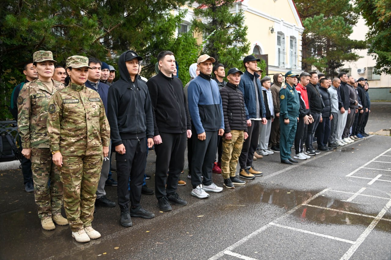 Педагогтар, кәсіпкерлер, мемлекеттік қызметшілер; Астанада 90 әскери міндетті әскери жиынға шақырылды