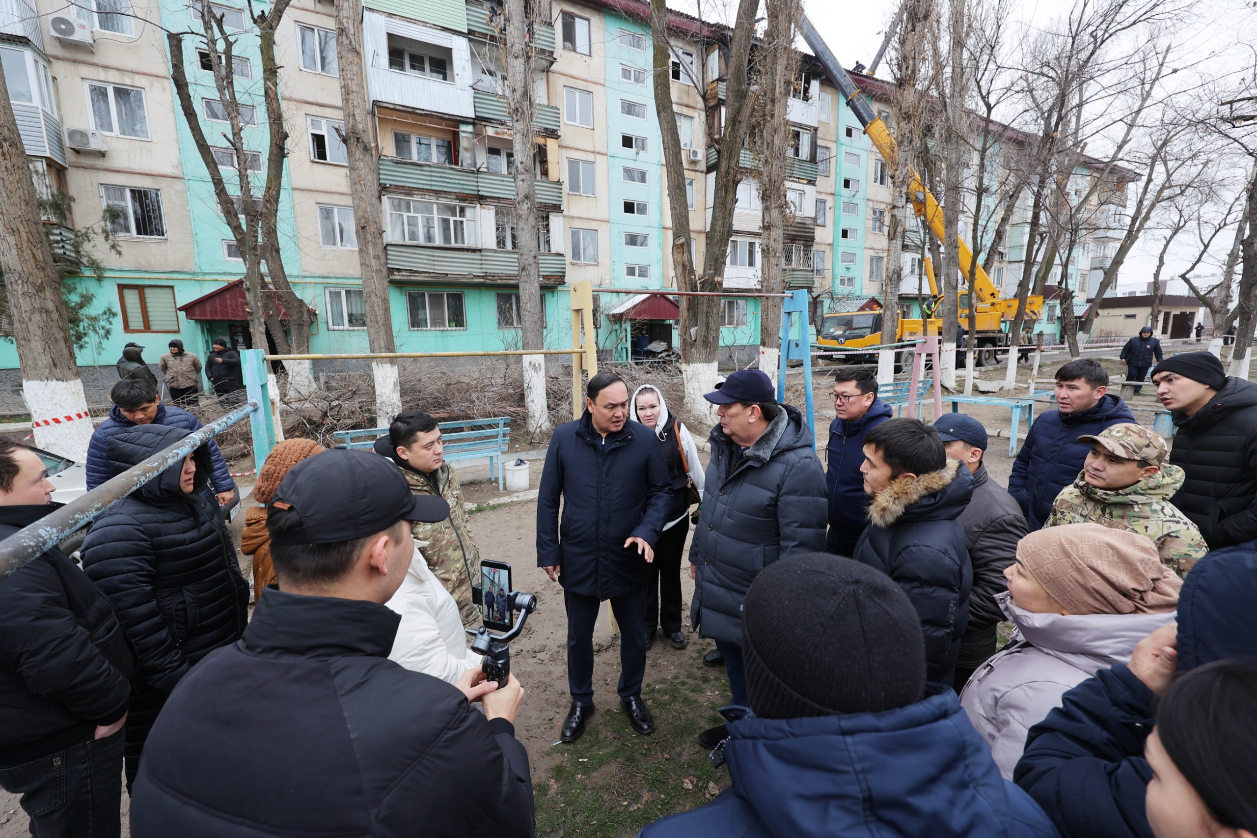 Ербол Қарашөкеев Тараз қаласында шатыры өртенген көпқабатты тұрғын үйдің жағдайымен танысты