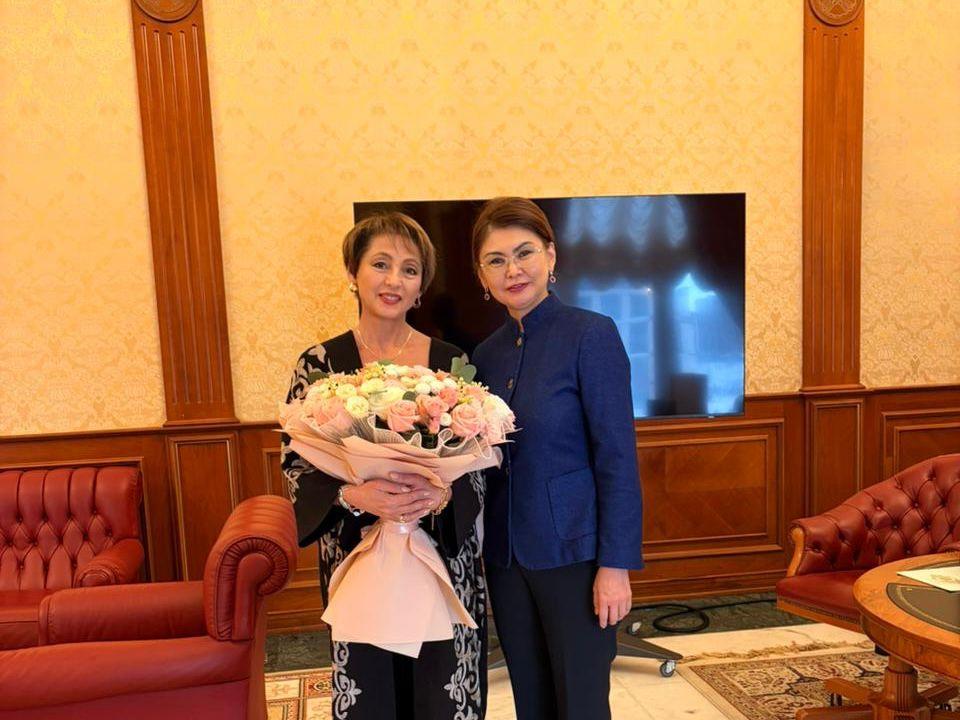 Глава государства поздравил Алтынай Асылмуратову с юбилеем