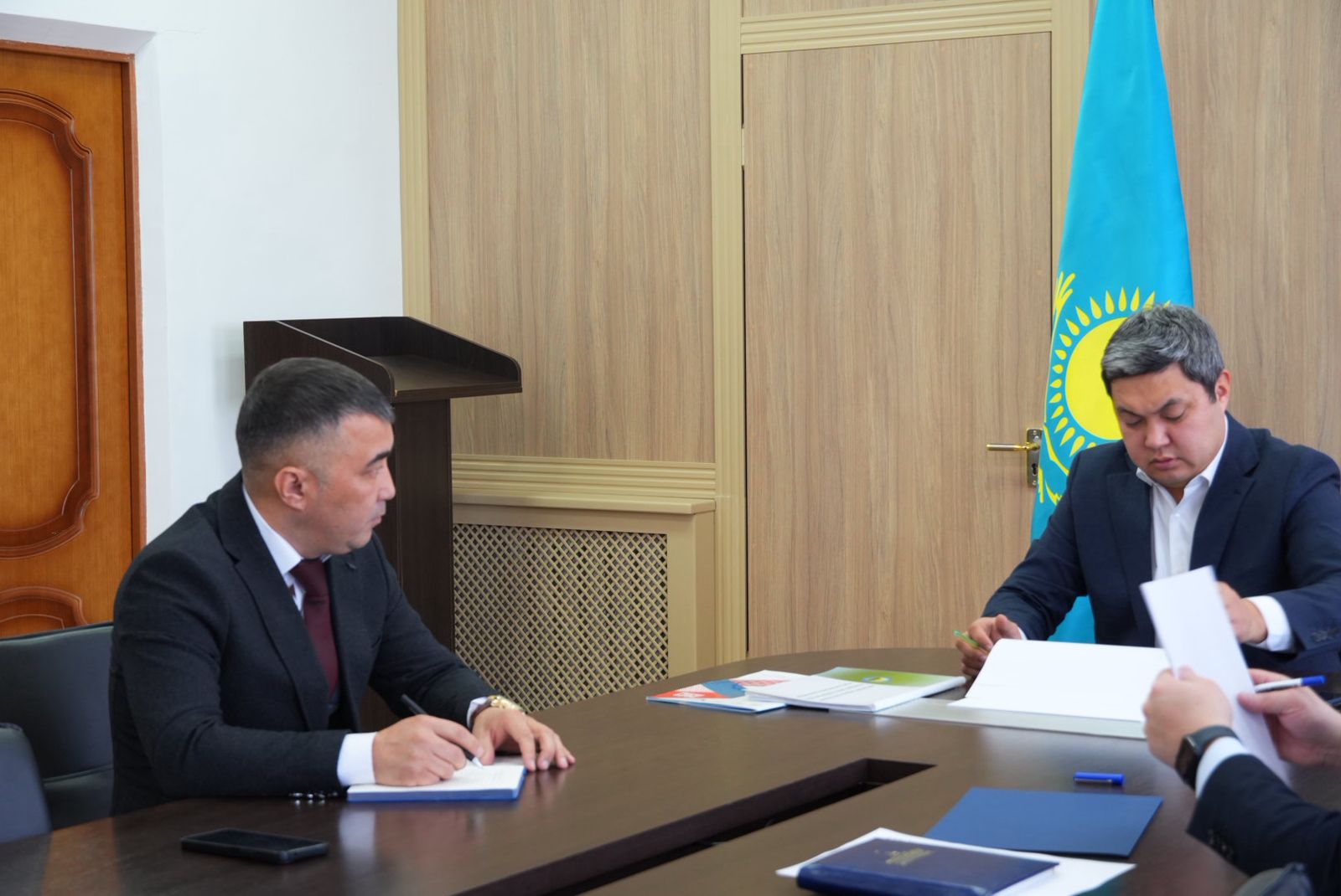 АКИМ РАЙОНА ПРОВЁЛ ПРИЁМ АКИМОВ ОКРУГОВ