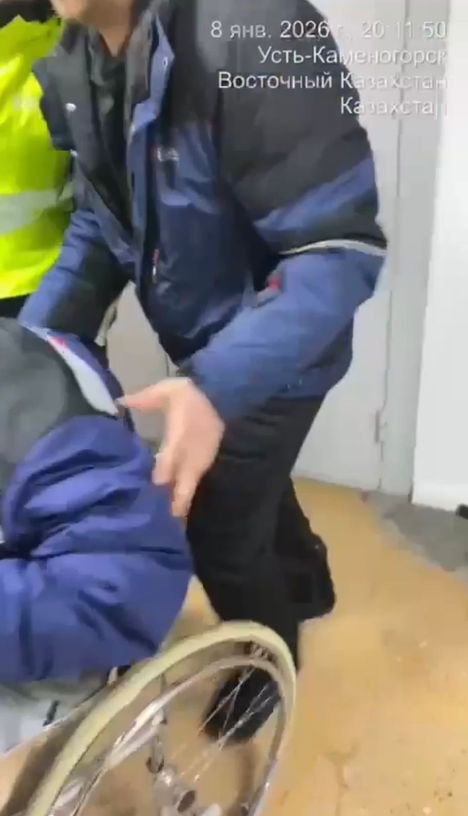 ШҚО-да полицейлер инсульт алған жүргізушіні құтқарып қалды