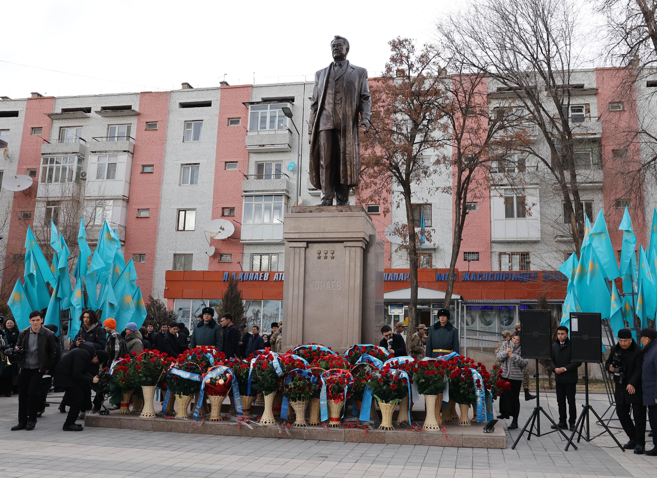 В Таразе почтили память Динмухамеда Кунаева