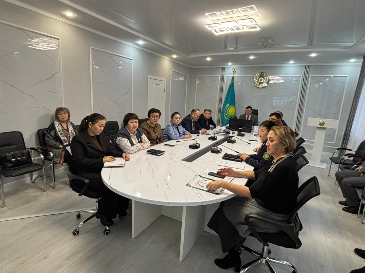 12 января 2026 года и.о. акима района Аманжолов Е.К. совместно с членами районной Межведомственной комиссии по профилактике правонарушений принял участие на внеочередном заседании областной Межведомственной комиссии по профилактике правонарушении.
