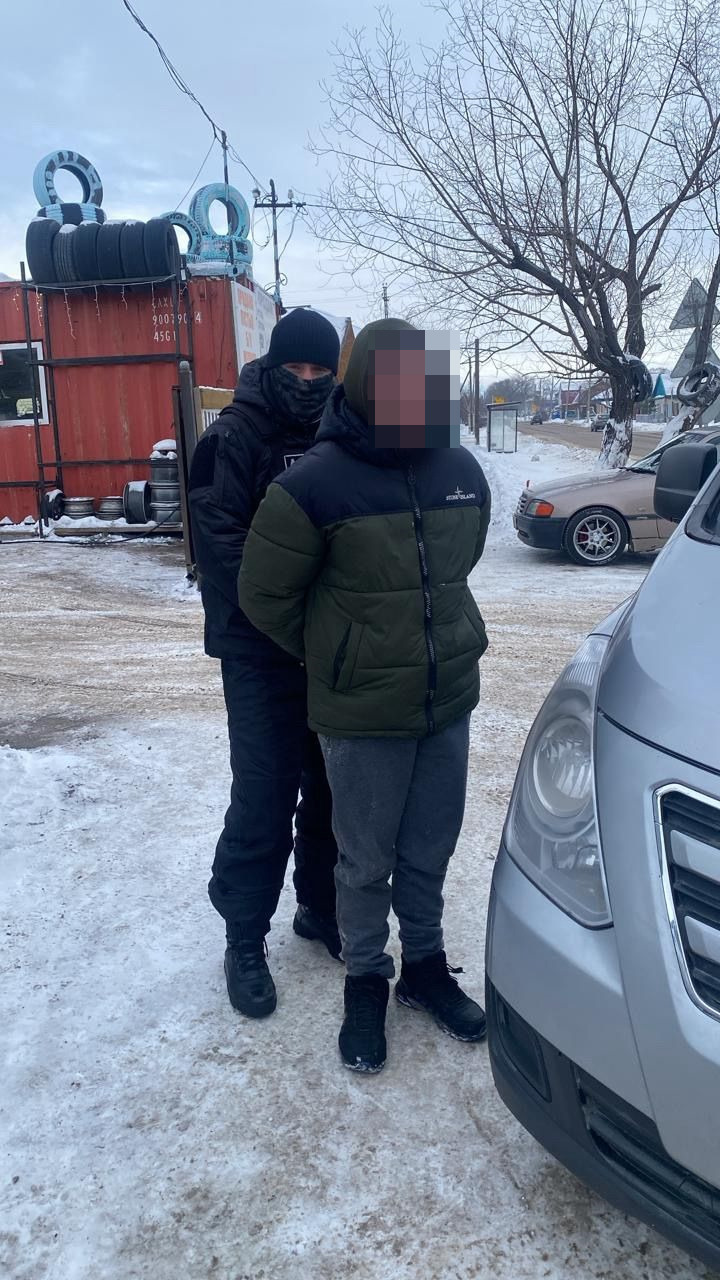 Полицейские задержали в Петропавловске двух наркозакладчиков с 61 свёртком запрещённых веществ