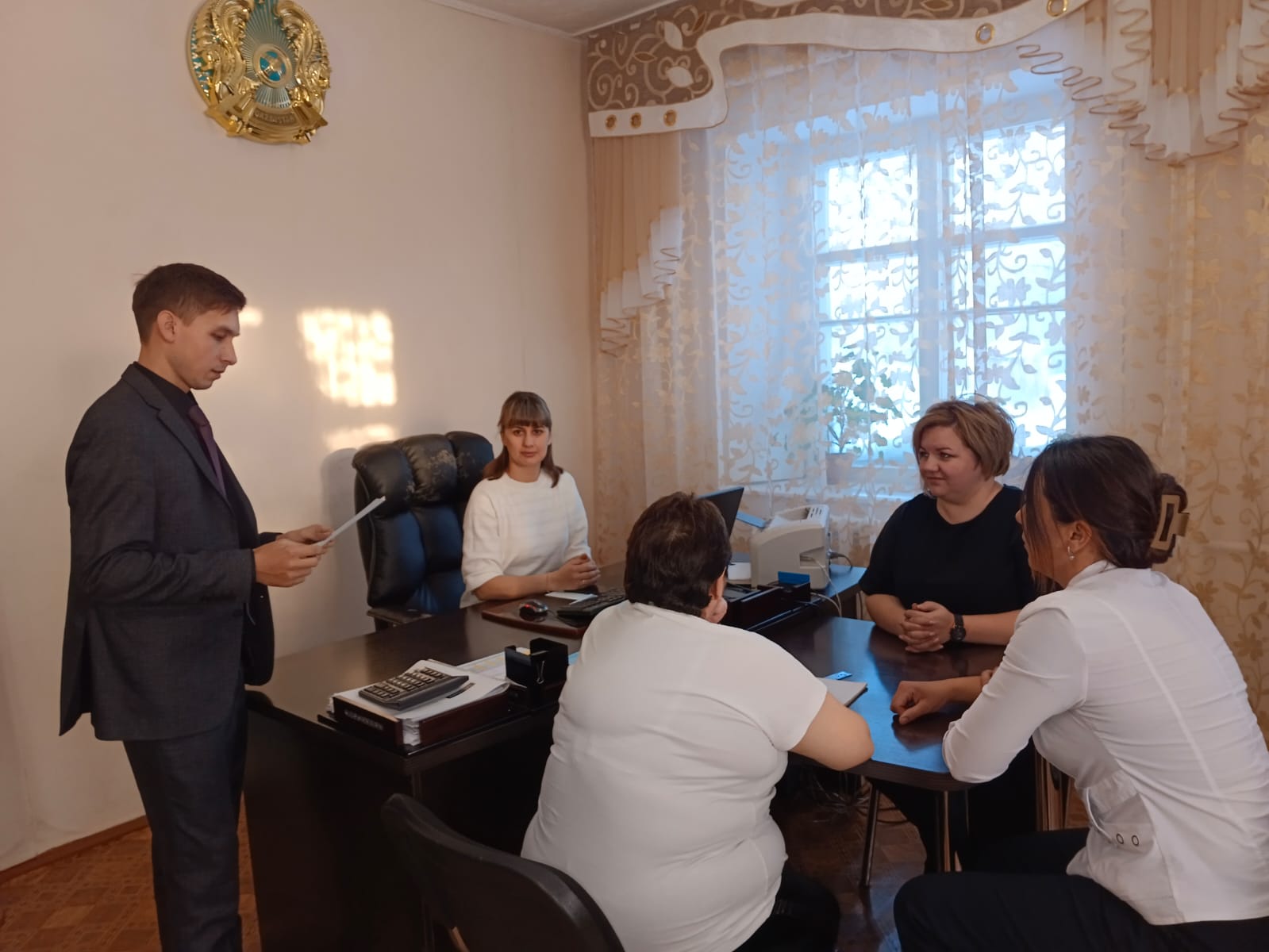 «Костряков ауылдық округі әкімінің аппараты» ММ ұжымымен түсіндіру іс-шарасы өткізілді, оның барысында Қазақстан Республикасының Президенті Қасым-Жомарт Кемелұлы Тоқаевтың «Түркістан» газетінде жарияланған сұхбатының негізгі тезистері қаралып, талқыланды.