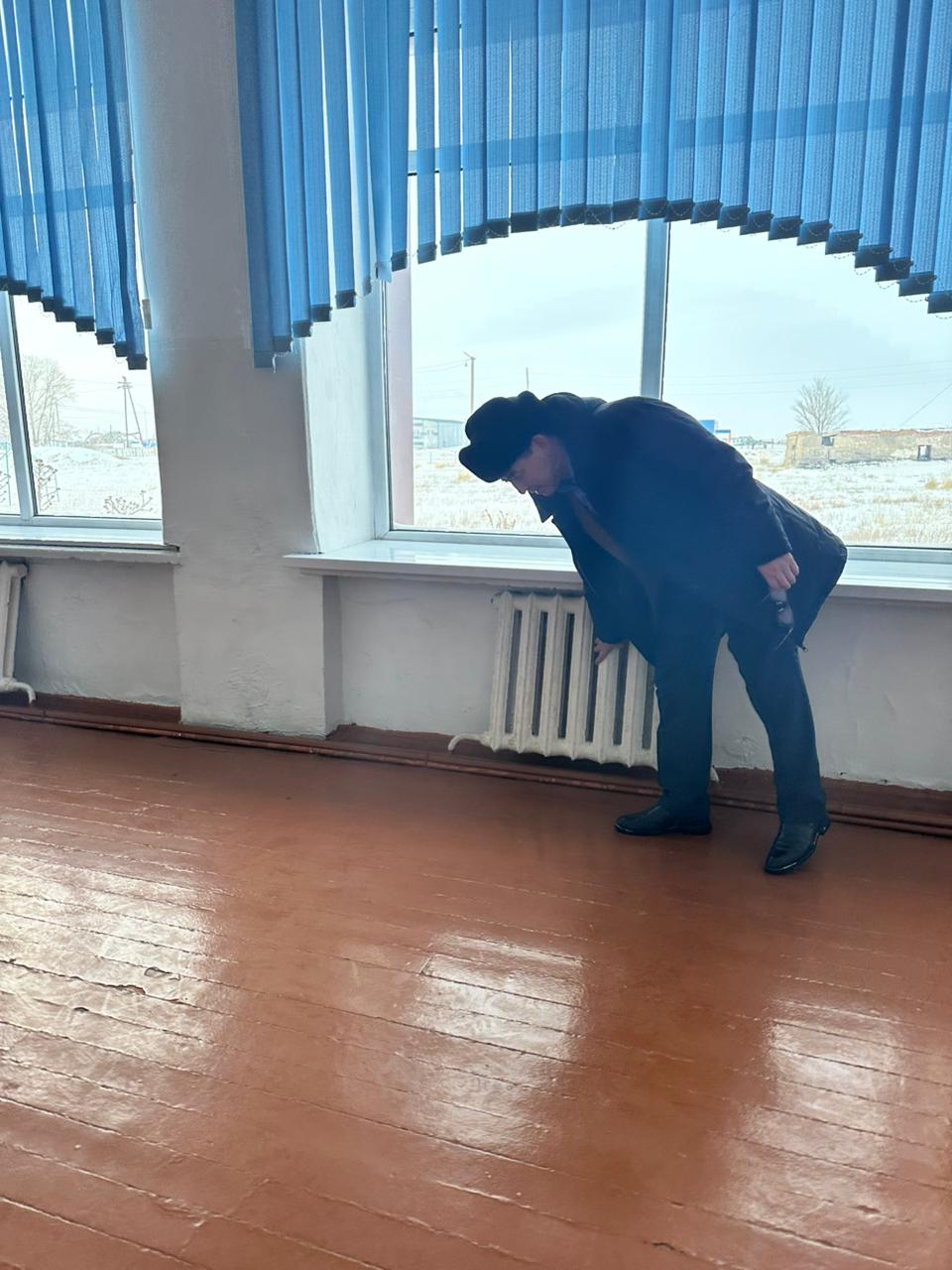 Кеншоқы ауыл округі, Нұра ауылының әкімі  ауа-райына байланысты, аяз болуына байланысты Нұра орта мектебіне барып жылу тексеріп, от жағатын жерлеріне шолу жасап қайтты.