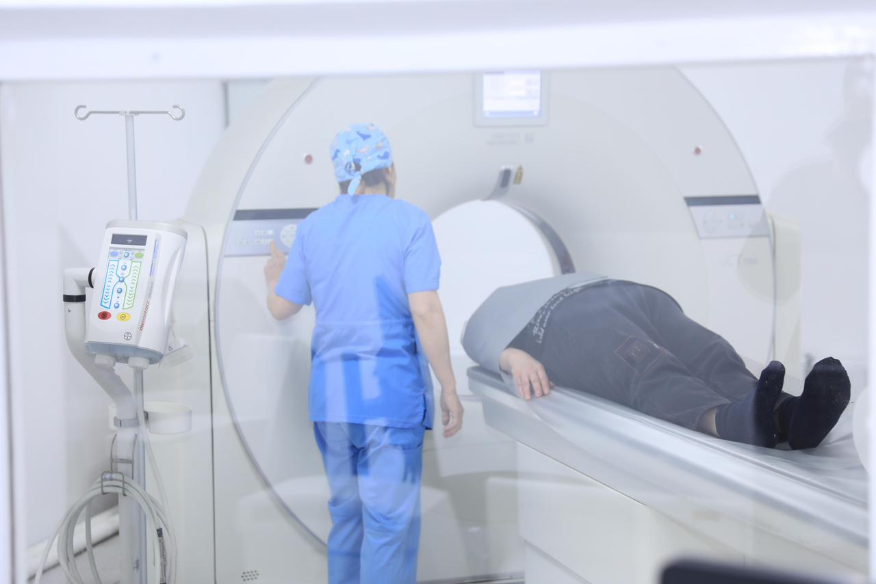 В больнице Актобе запустили новый КТ и мобильную С-дугу для экстренной помощи