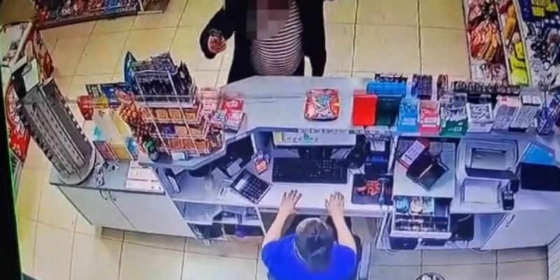 Полиция задержала мужчину с предметами, похожими на оружие, в ЗКО