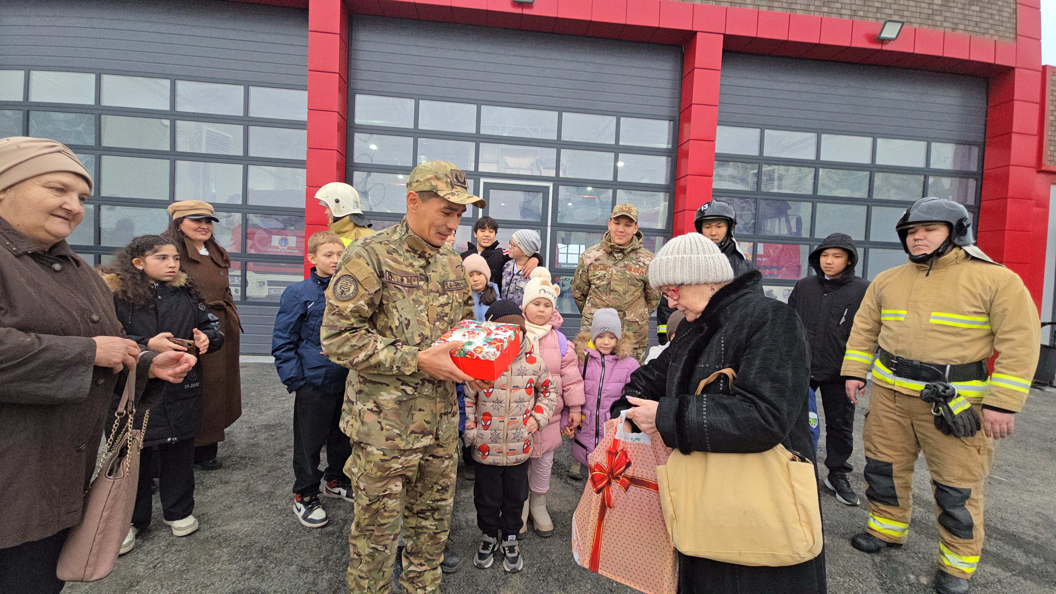 В гостях у пожарных