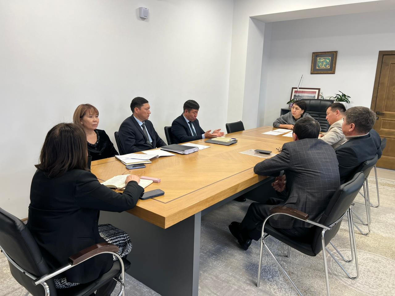 Жетісу облысында ауылдық елді мекендер мен шағын қалаларда тауарлық кредиттеу тетігін енгізу мәселесі талқыланды