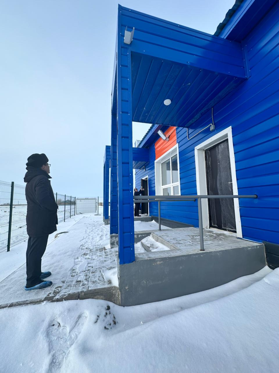 Ауылымыздың әкімі Алмас Кулейменов Кеншоқы ауыл округі,Нұра ауылында жаңадан ашылған ФАП-тың жағдайын, жылу жағы аязға қарай қалай болып тұрғанын, және от жағатын жеріне тексеріс жасап қайтты.