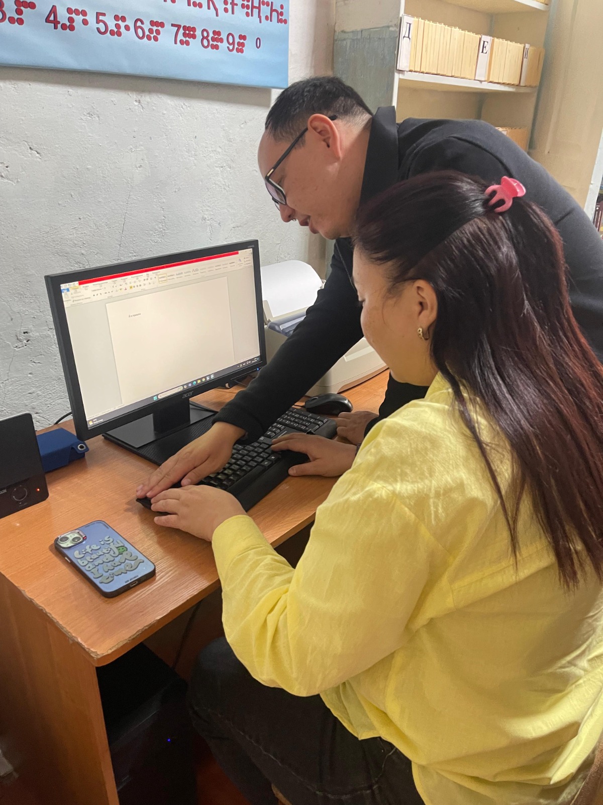 В рамках проекта «Кедергісіз болашақ» состоялось обучающее занятие по набору текста шрифтом Брайля на компьютере