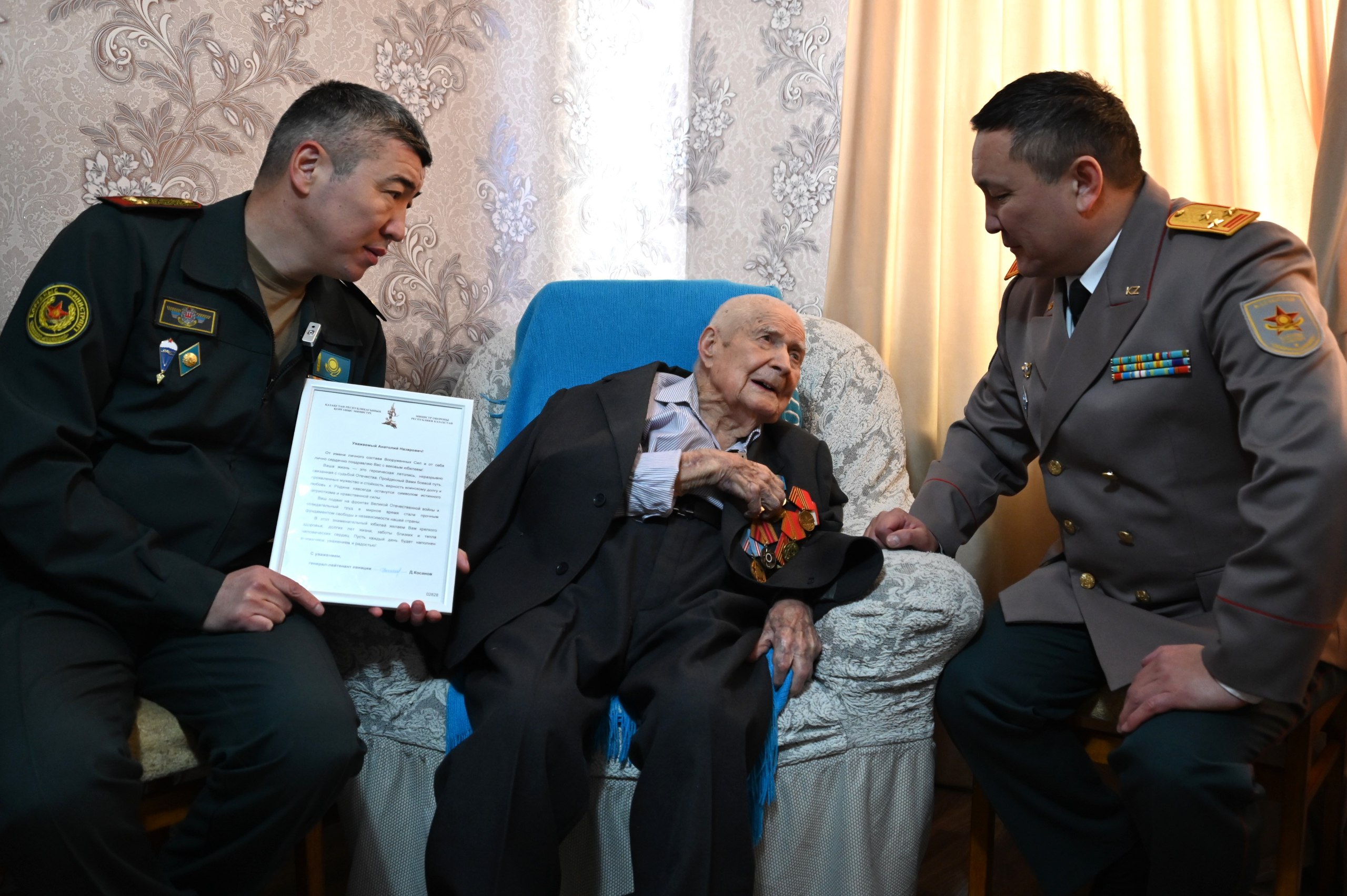 В Алматы фронтовику-связисту исполнилось 100 лет