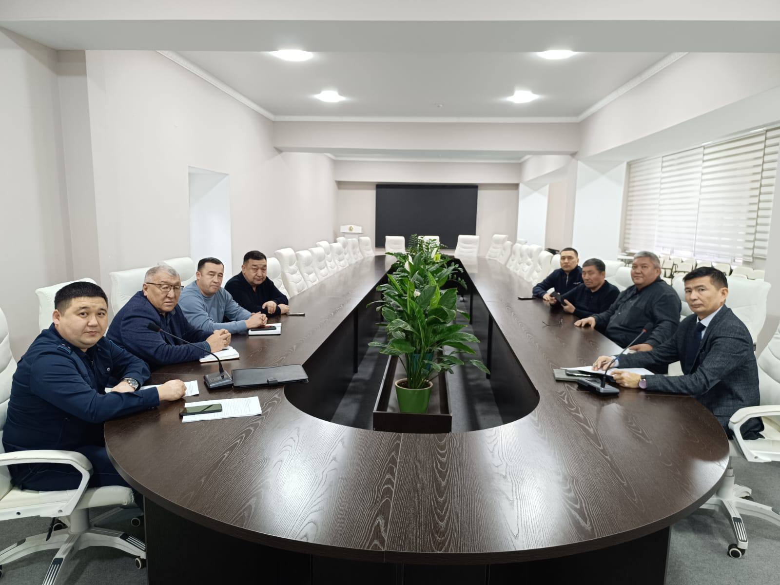 В области Абай всесторонне обсуждены вопросы усиления безопасности в образовательных организациях.