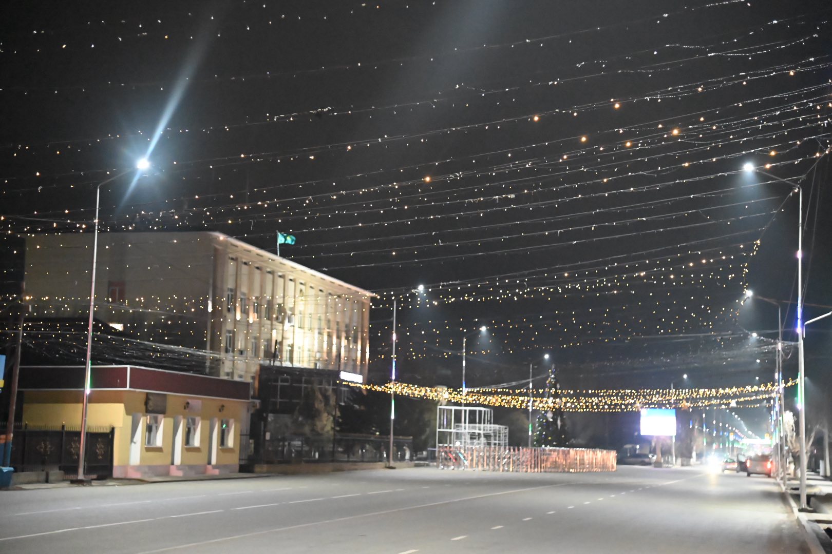 АУДАНДАҒЫ ІШКІ КӨШЕЛЕРГЕ 100 ПАЙЫЗ ТҮНГІ ЖАРЫҚШАМДАР ОРНАТЫЛДЫ