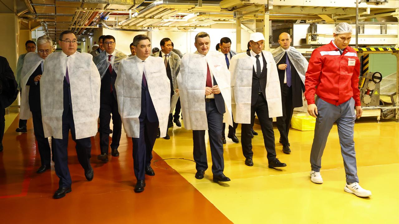 Премьер-министр Алматы облысындағы бірқатар кәсіпорынды аралады және тартылған инвестициялардың көлемімен танысты