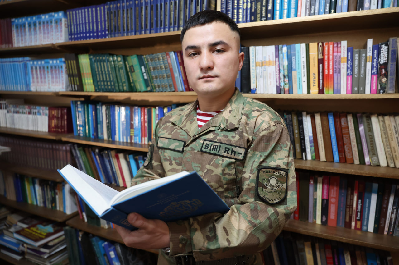 Ұлттық ұланның полиглот сарбазы жеті тілде еркін сөйлейді