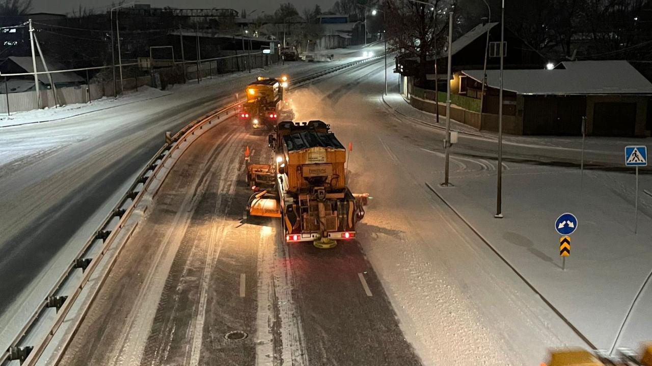Алматының коммуналдық қызметі қар жауатынына байланысты күшейтілген режимге көшірілді