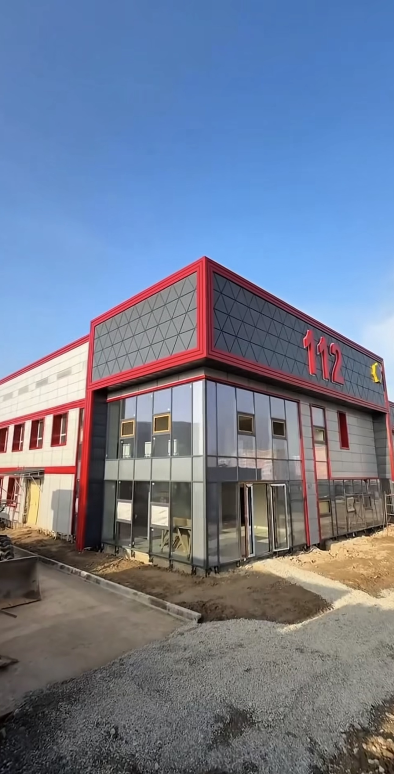 Қала әкімі Ғ.Сыздықбеков аралау барысында Тұран шағынауданында салынып жатқан әмбебап жедел қызмет кешенінің құрылыс барысымен танысты