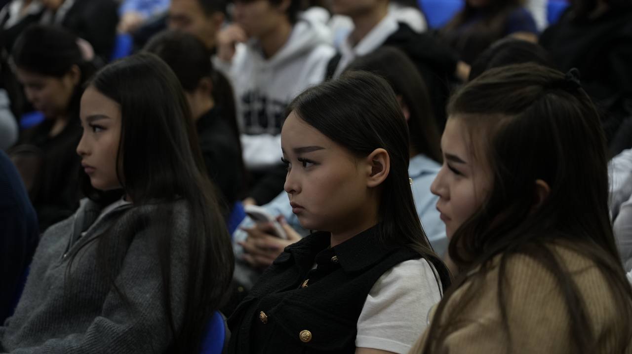 Сотрудники ДЧС города Астаны провели агитационную работу в школах