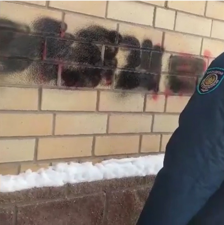 Работали за дозу: в Косшы задержаны распространители наркорекламы