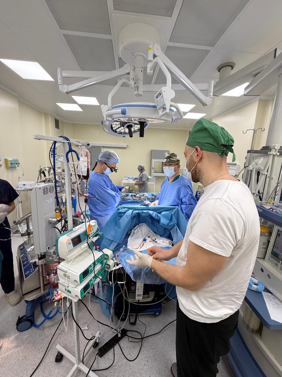 ШЫМКЕНТТЕ БЕЛАРУСЬ МАМАНДАРЫНЫҢ ҚАТЫСУЫМЕН БАЛАЛАРҒА КҮРДЕЛІ КАРДИОХИРУРГИЯЛЫҚ ОТАЛАР ЖАСАЛУДА