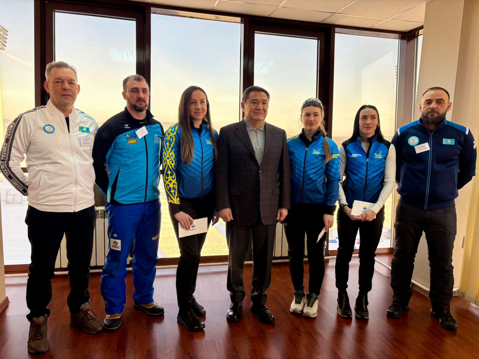 Аким области Марат Ахметжанов встретился с участницами Олимпийских игр