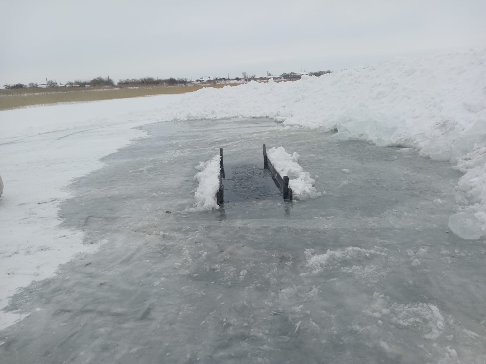 По Пресноредутскому сельскому округу 18 января прошла установка купели для празднования дня Крещение Господне