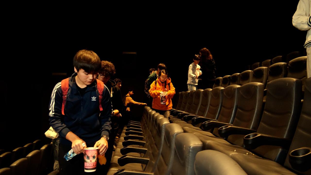 Зрители после киносеанса в Астане организовали необычную экоакцию