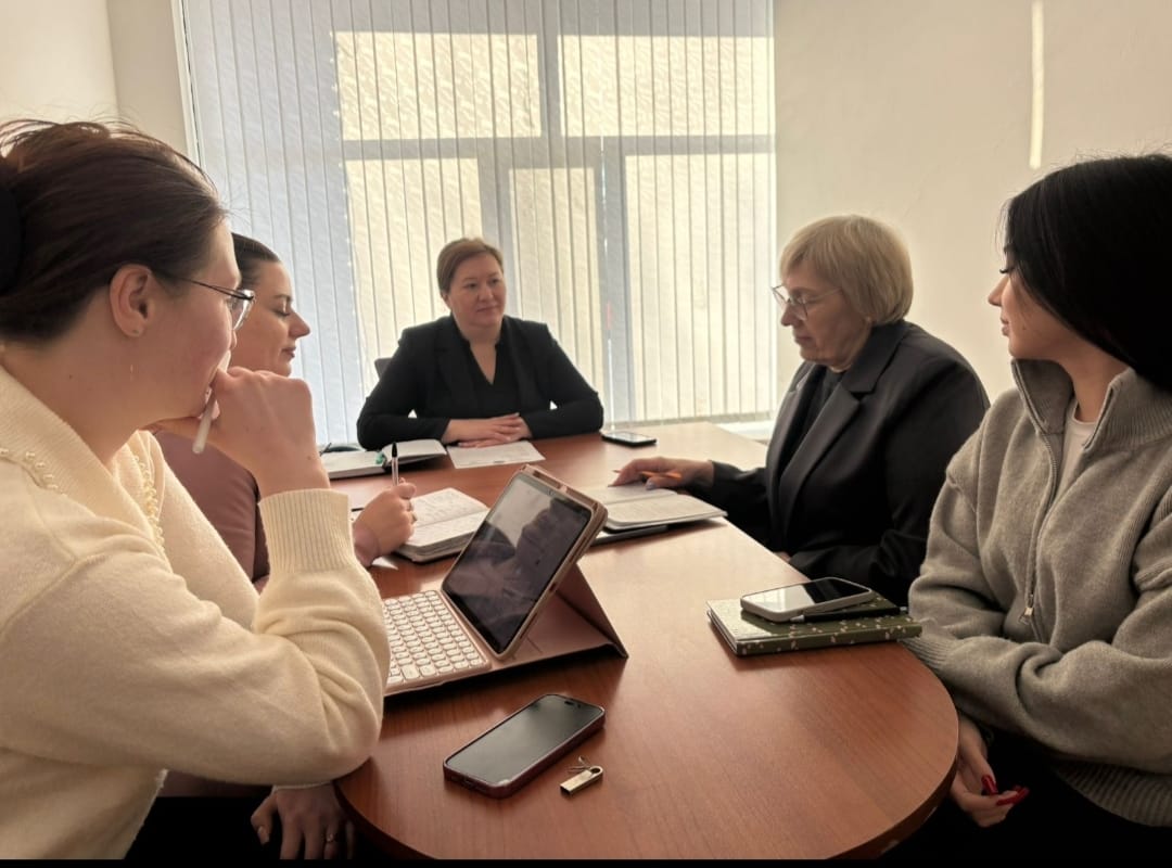 В Костанайской области директорами организаций образования становятся менеджеры образования нового поколения, прошедшие обучение по проекту «1000 лидеров изменений в образовании». Это масштабная программа с акцентом на лидерство и современные компетенции.