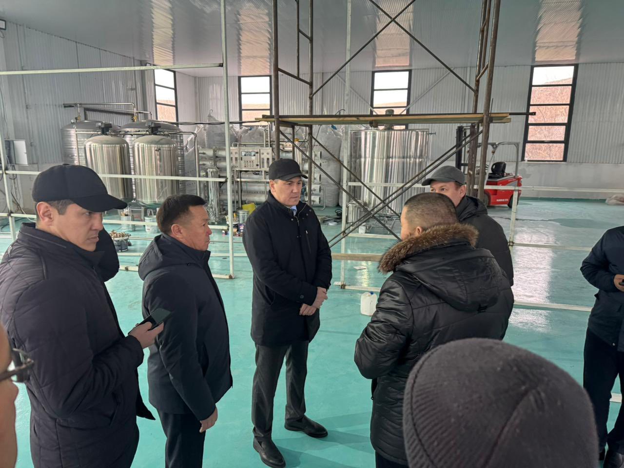 КЕРЕЙТ АУЫЛЫНДА ТАБИҒИ МИНЕРАЛДЫ СУСЫНДАР ШЫҒАРАТЫН КӘСІПОРЫННЫҢ ҚҰРЫЛЫСЫ АЯҚТАЛУҒА ЖАҚЫН