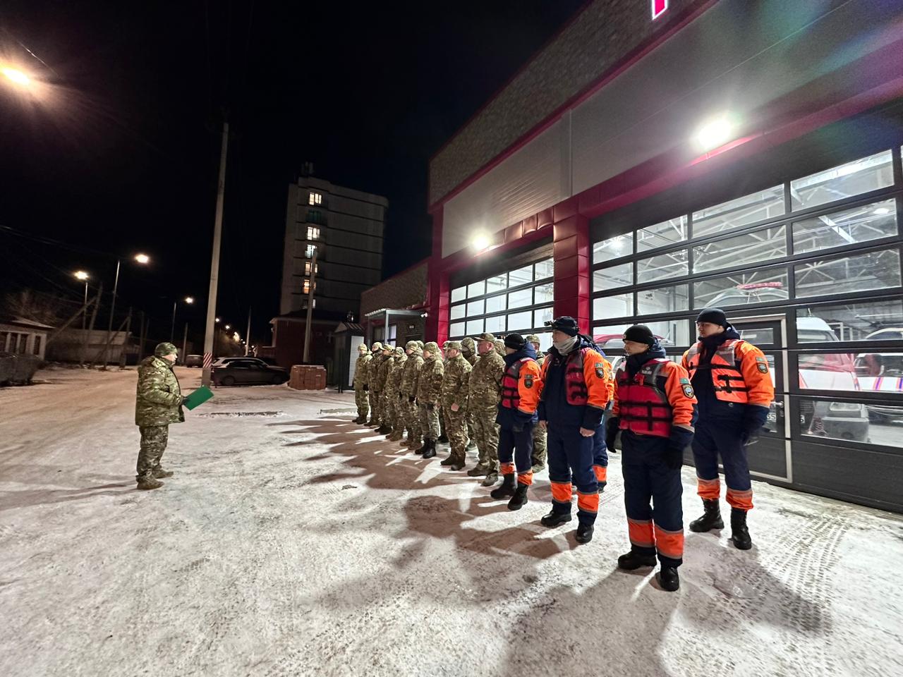 Спасатели обеспечивали безопасность во время крещенских купании