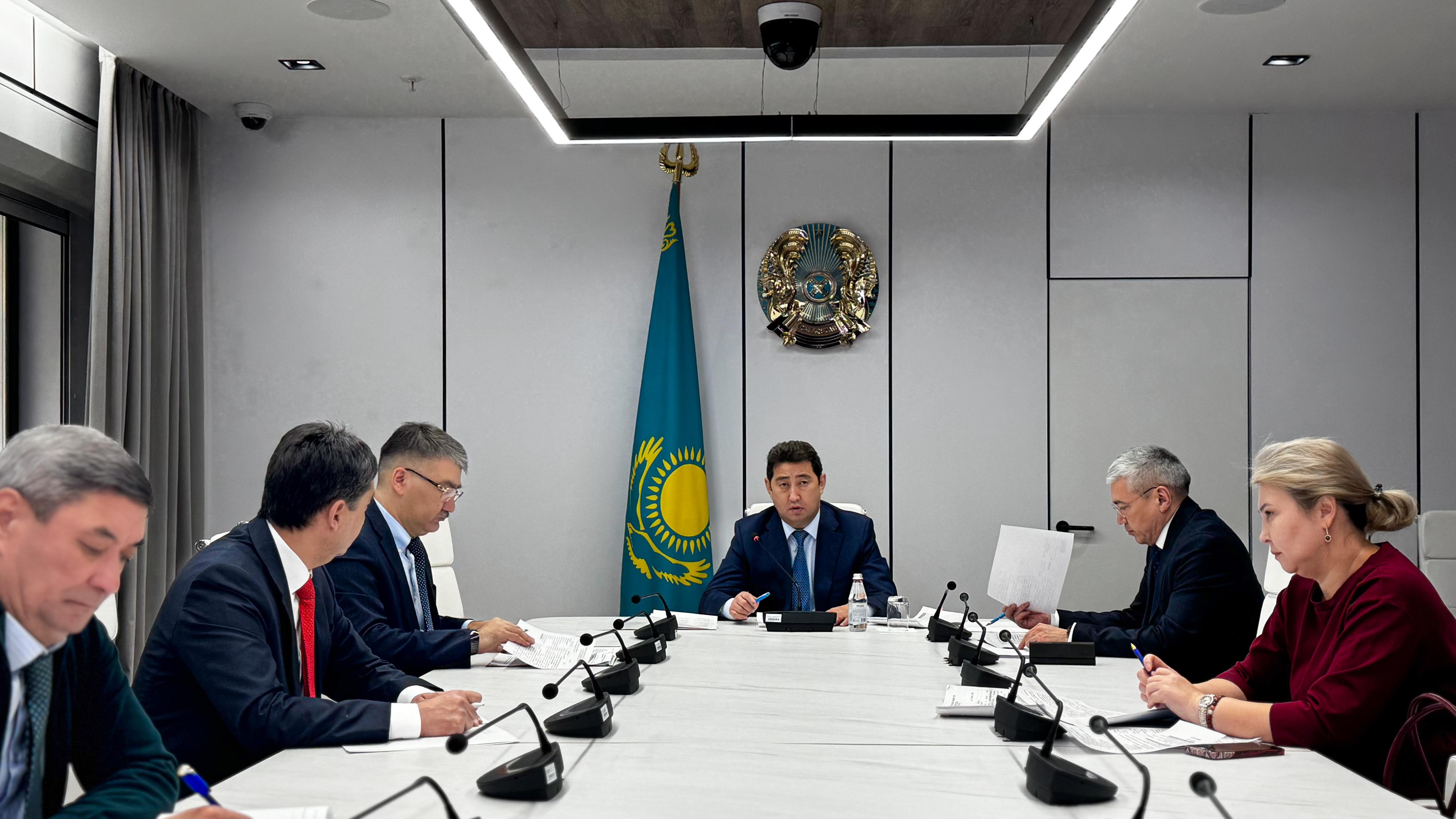 Айдарбек Сапаров провел личный прием граждан