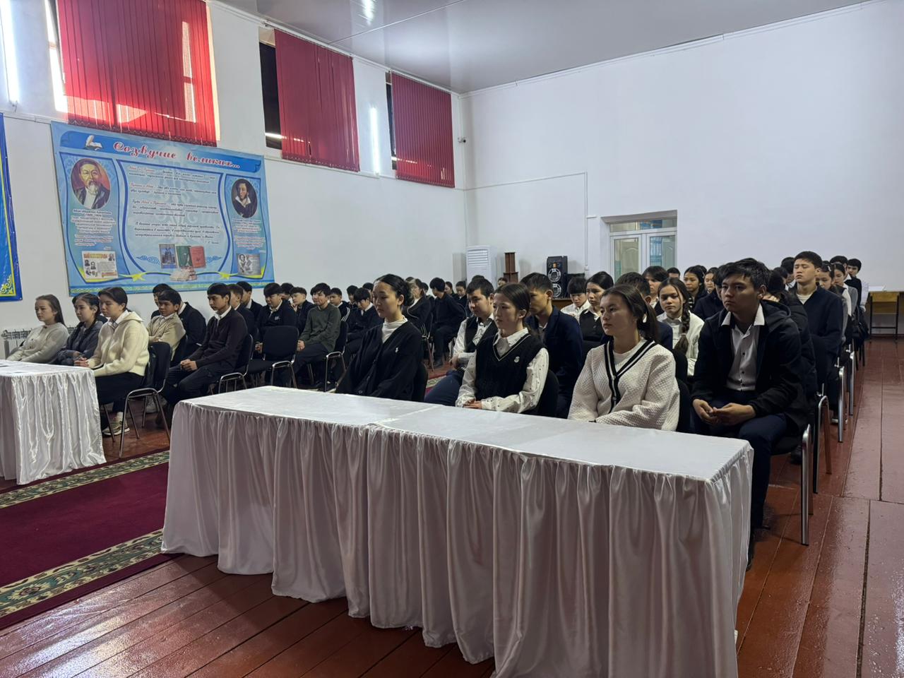 Қаратау қаласындағы С. Сейфуллин атындағы орта мектепте жоғары сынып оқушыларымен «Құқықтық сауаттылық - заман талабы» тақырыбында кездесу ұйымдастырылды