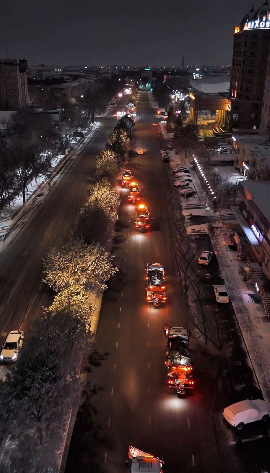 В НОЧНОЕ ВРЕМЯ В АЛЬ-ФАРАБИЙСКОМ РАЙОНЕ БЫЛИ ПРОВЕДЕНЫ РАБОТЫ ПО УБОРКЕ СНЕГА