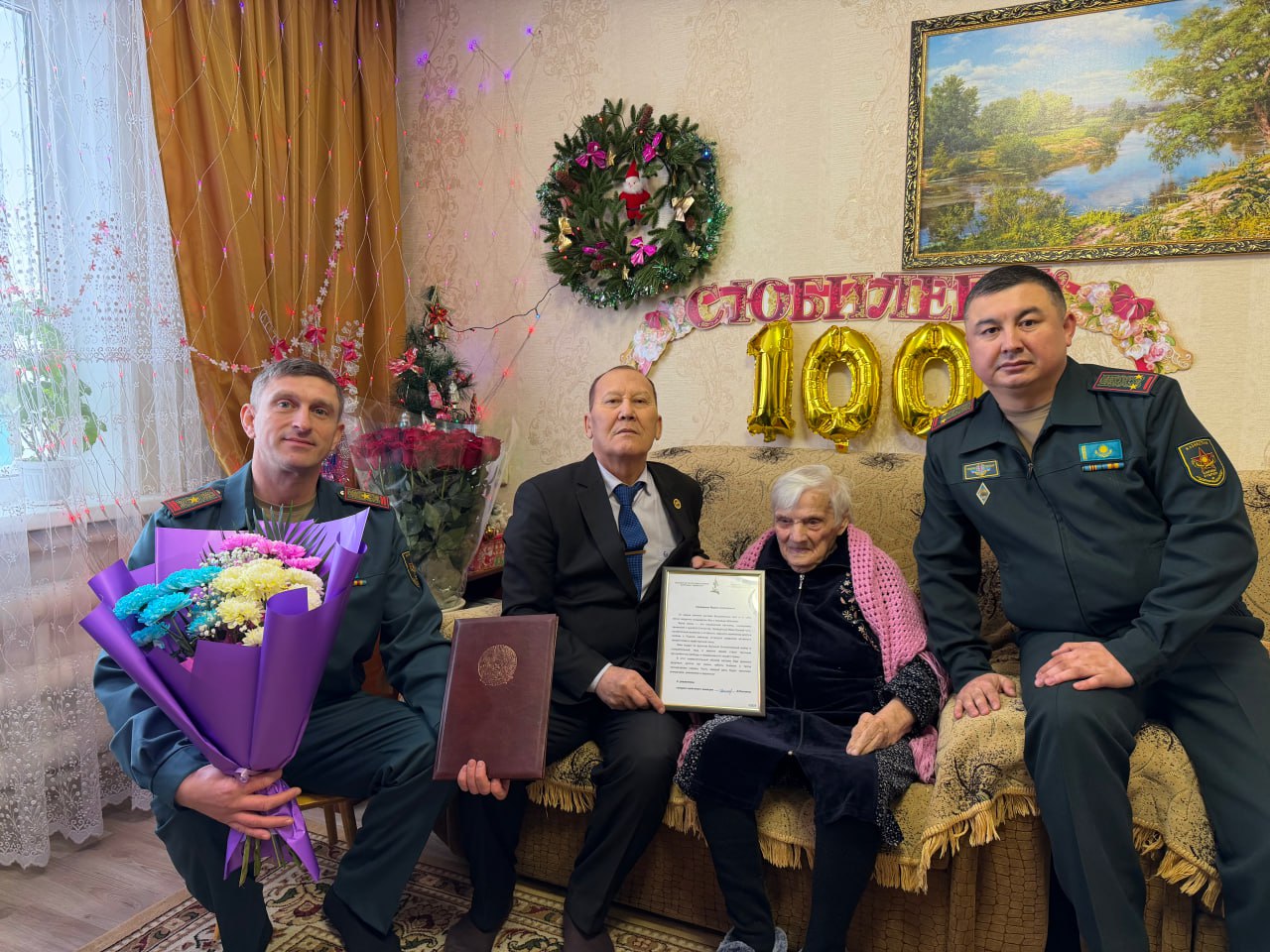 В Павлодарской области военнослужащие поздравили с вековым юбилеем ветерана войны Марию Матюшину