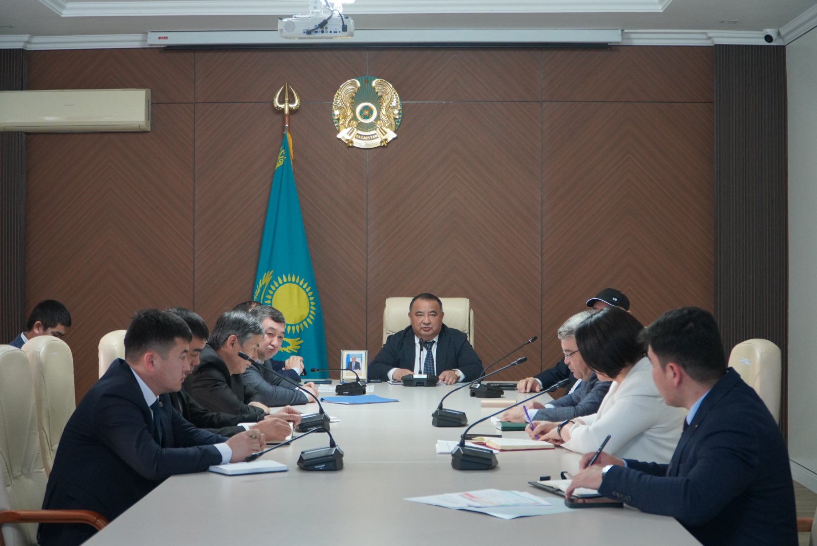 БӘЙДІБЕК: АППАРАТТЫҚ МӘЖІЛІСТЕ ИНДИКАТОРЛЫҚ КӨРСЕТКІШТЕРДІҢ ОРЫНДАЛУ БАРЫСЫ ТАЛҚЫЛАНДЫ