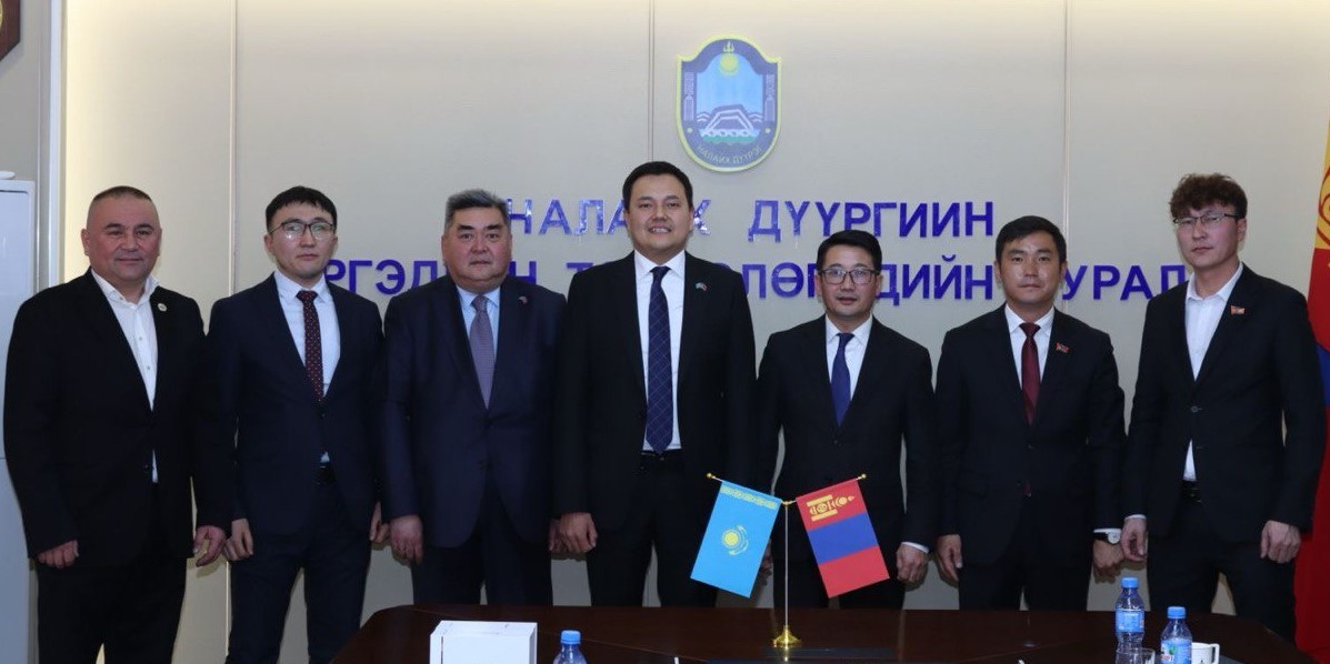 Қазақстанның Моңғолиядағы Елшісі Алмас Сейтақынов Налайх ауданының әкімі Д.Наянбаярмен келіссөздер өткізді