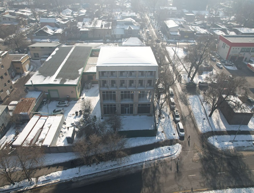 Крупный незаконный объект в Алматы сносят по решению суда