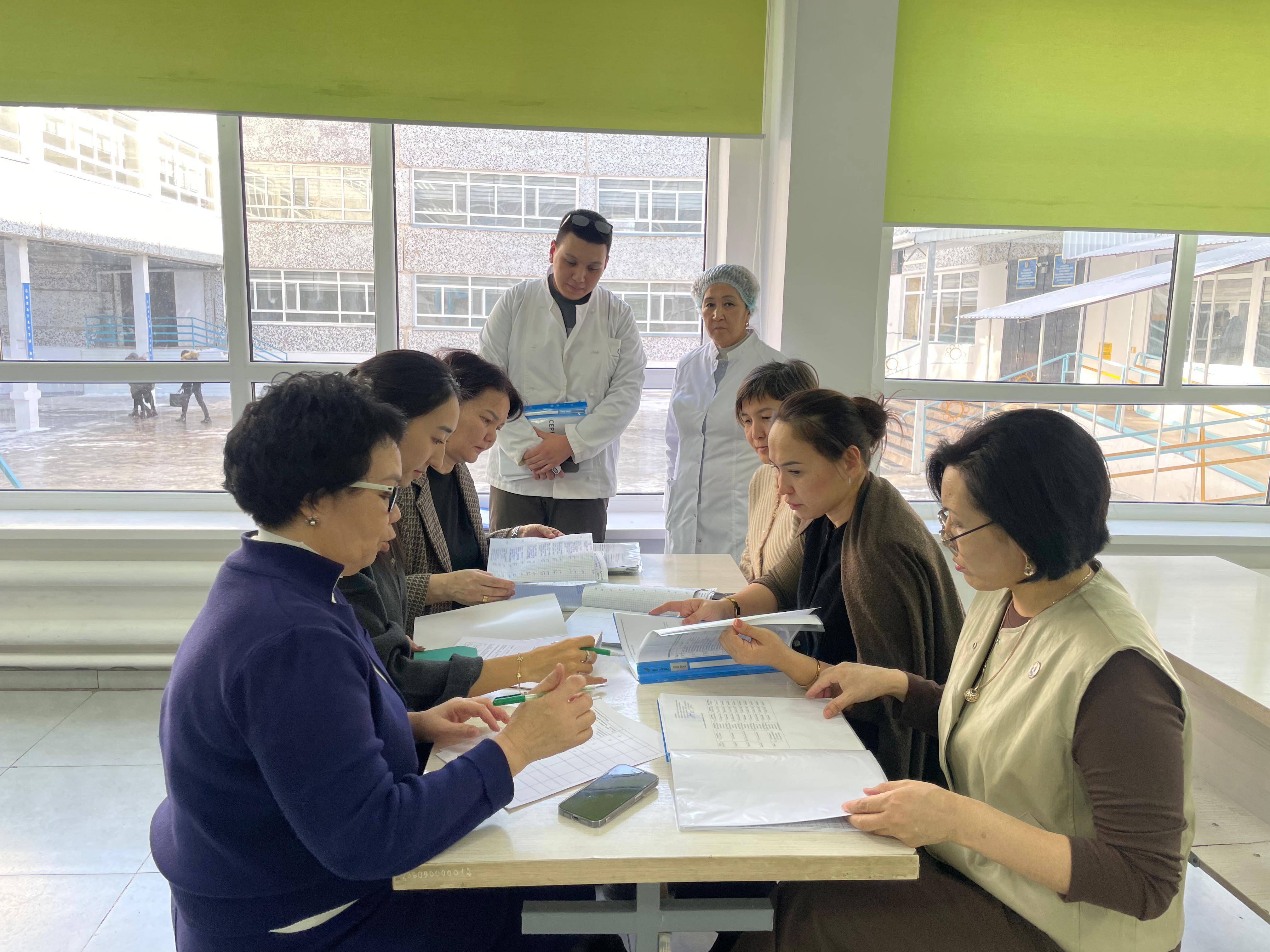 Мектеп асханаларында тамақтану сапасын зерделеу жұмыстары жалғасуда