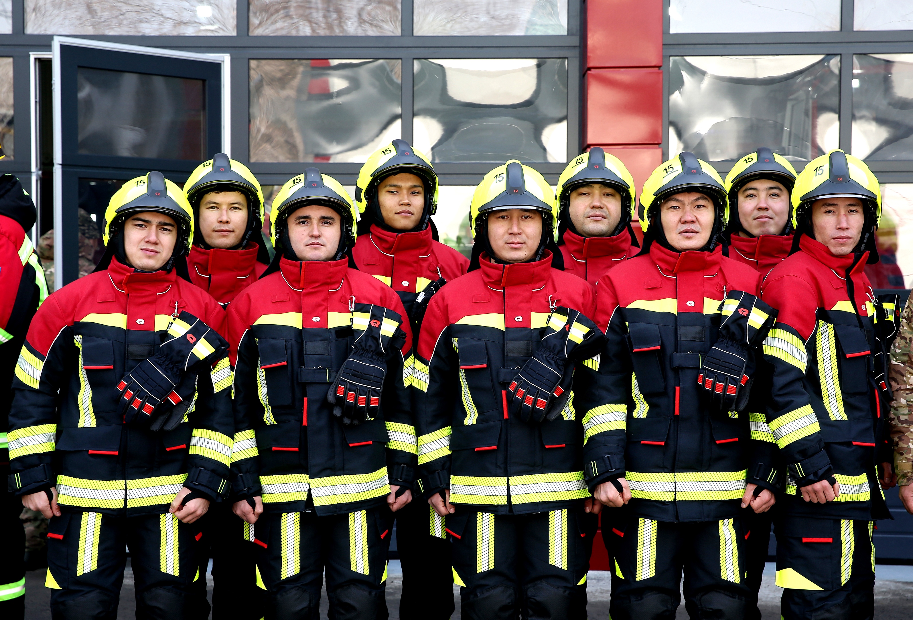 Безопасность тех, кто спасает: в регионах страны поэтапно обновляется защитная экипировка пожарных