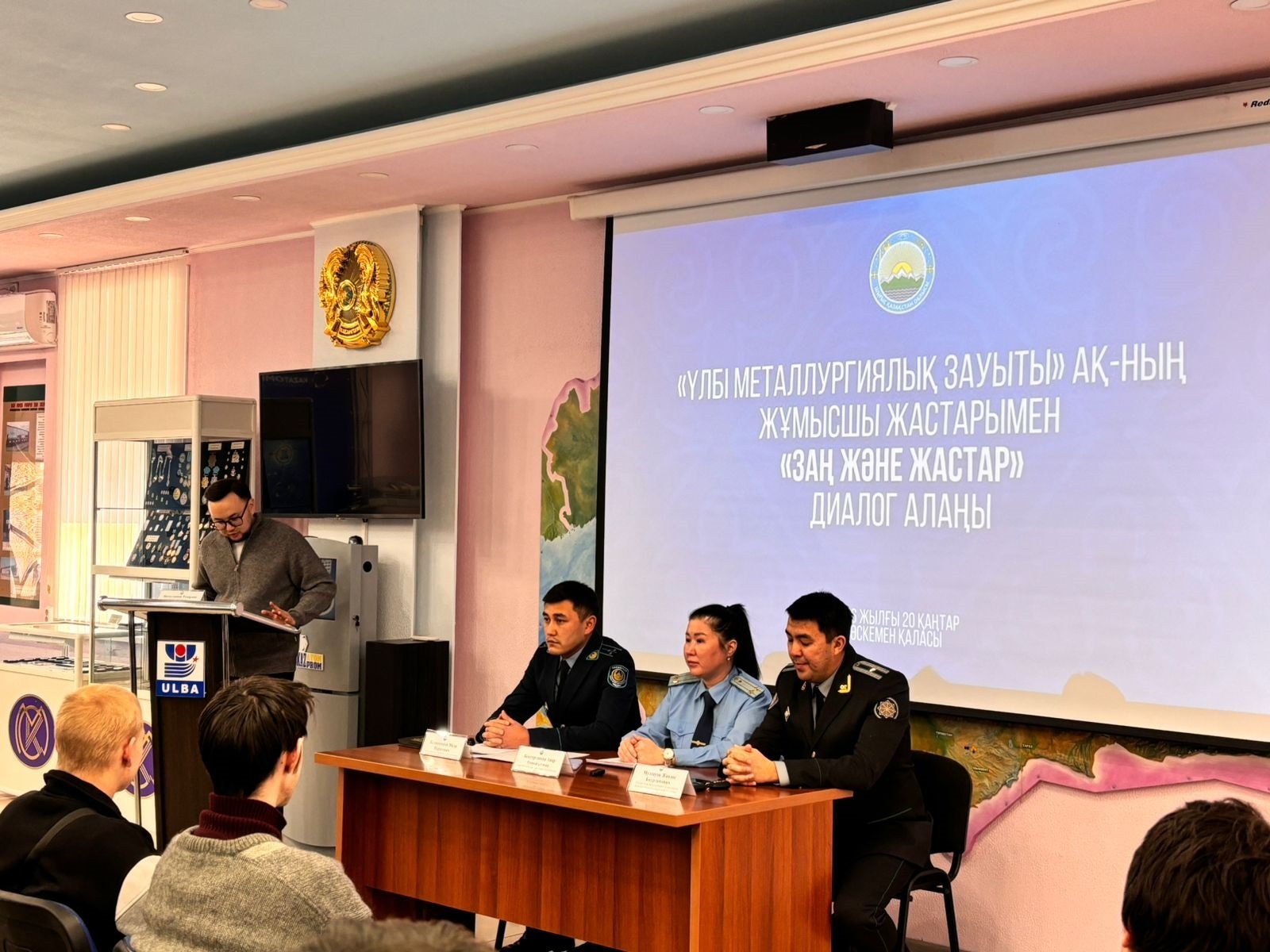 Молодежи Ульбинского металлургического завода рассказали о способах защиты от наркомании