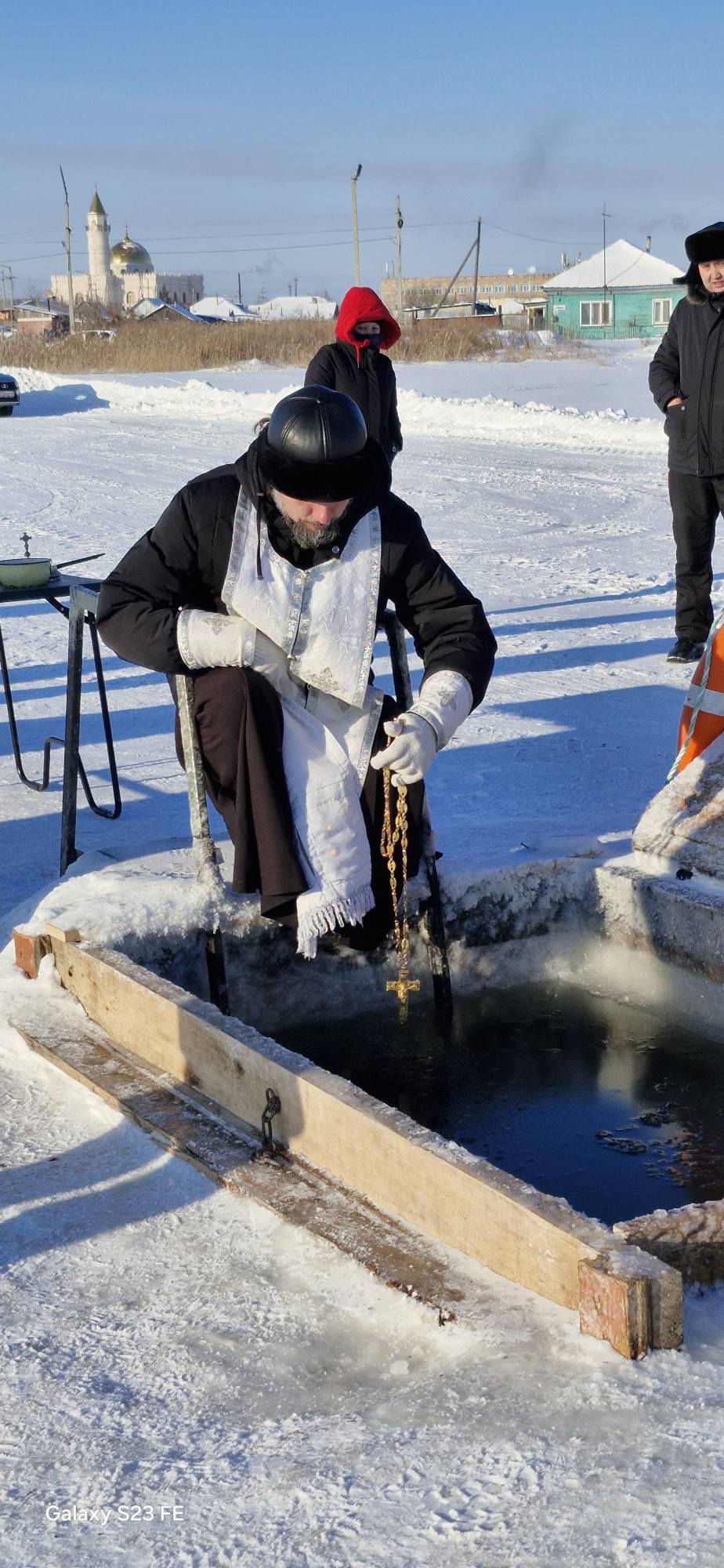 В городе Мамлютка состоялись традиционные крещенские купания
