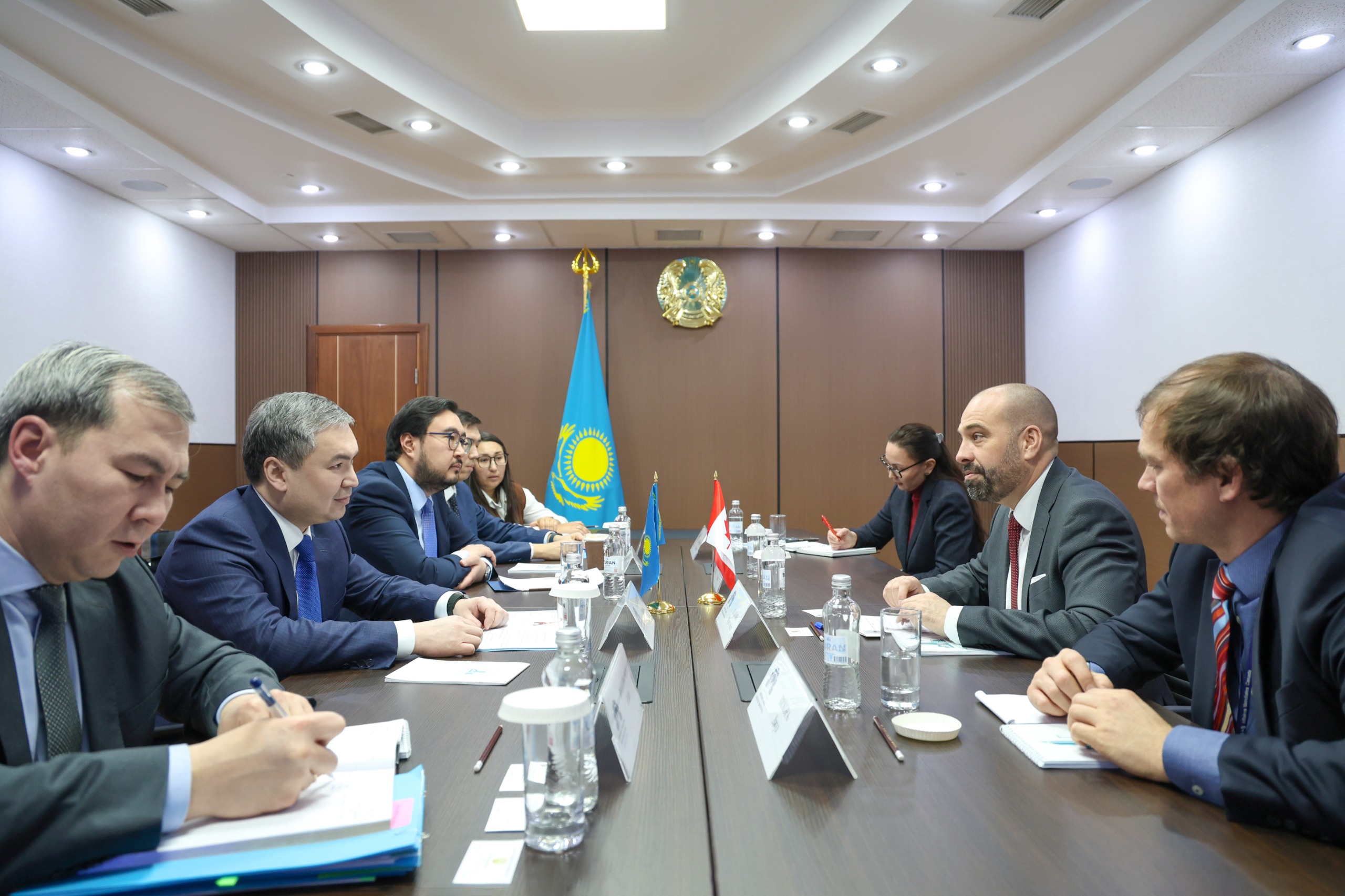 Министр промышленности и строительства провёл встречу с Послом Канады