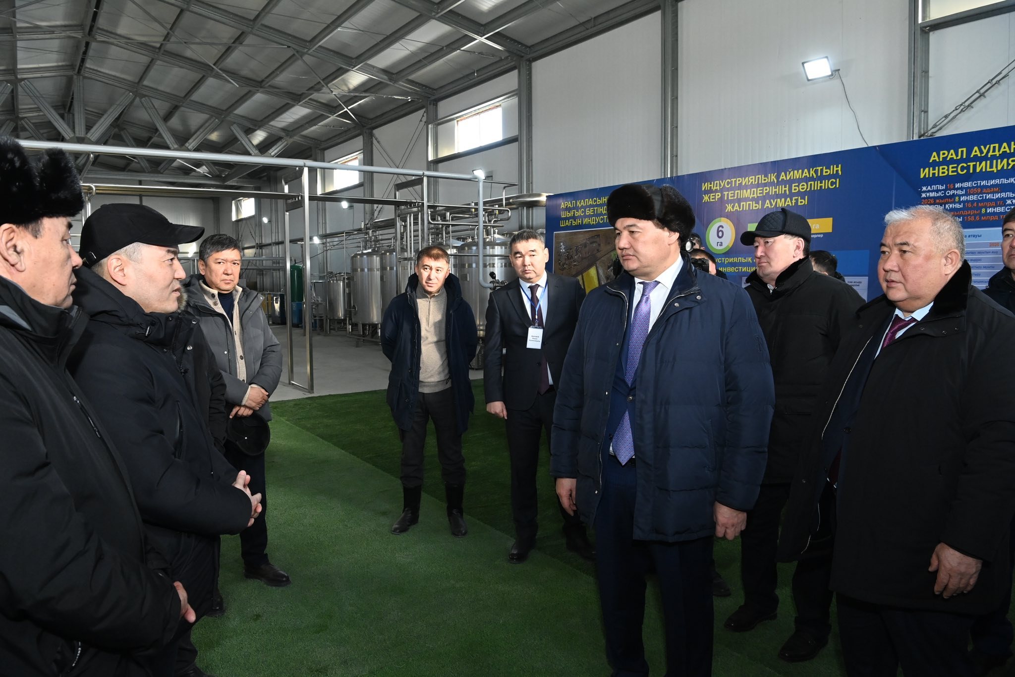 Аким области ознакомился со строительством завода по производству сухого порошка из верблюжьего молока.
