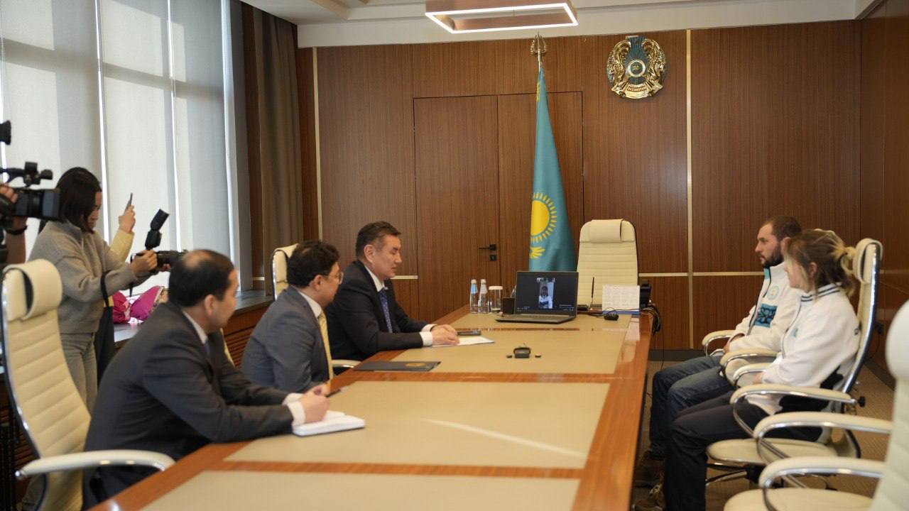 Аким ВКО встретился со спортсменами, участвующими  в  XXV зимних Олимпийских игр